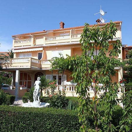 Guest House Sandra 라브 외부 사진
