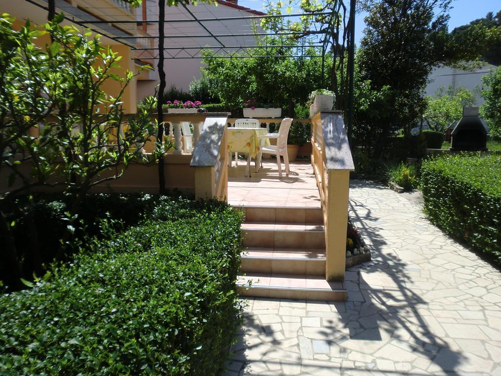 Guest House Sandra 라브 외부 사진