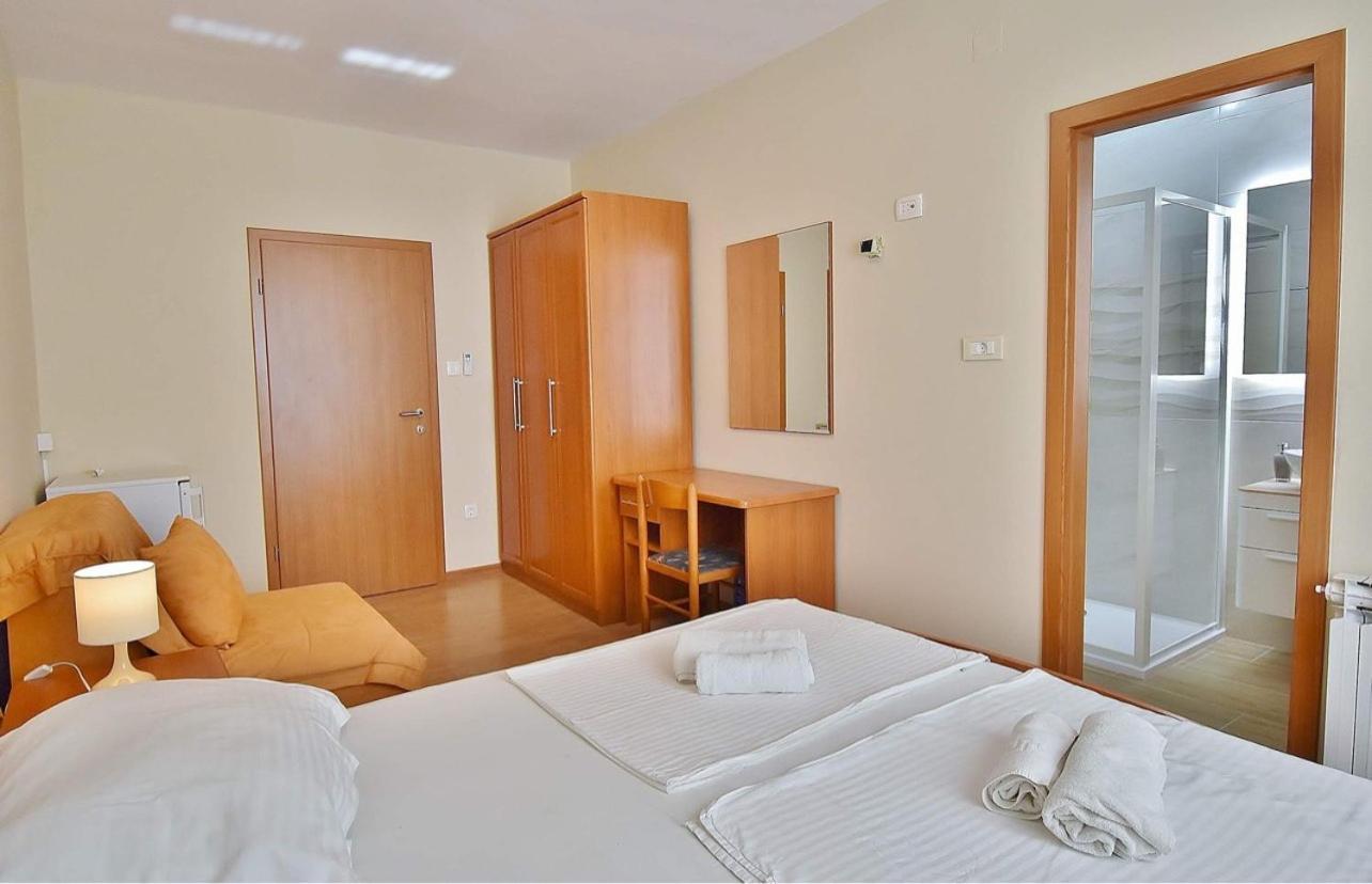 Guest House Sandra 라브 외부 사진