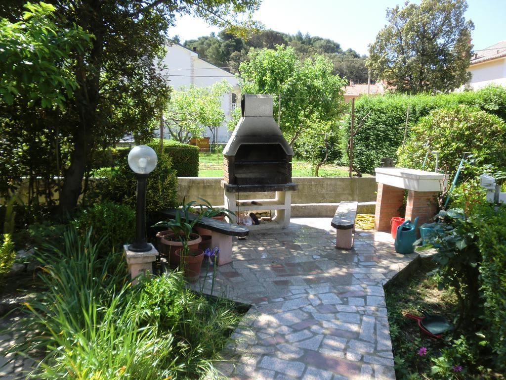 Guest House Sandra 라브 외부 사진