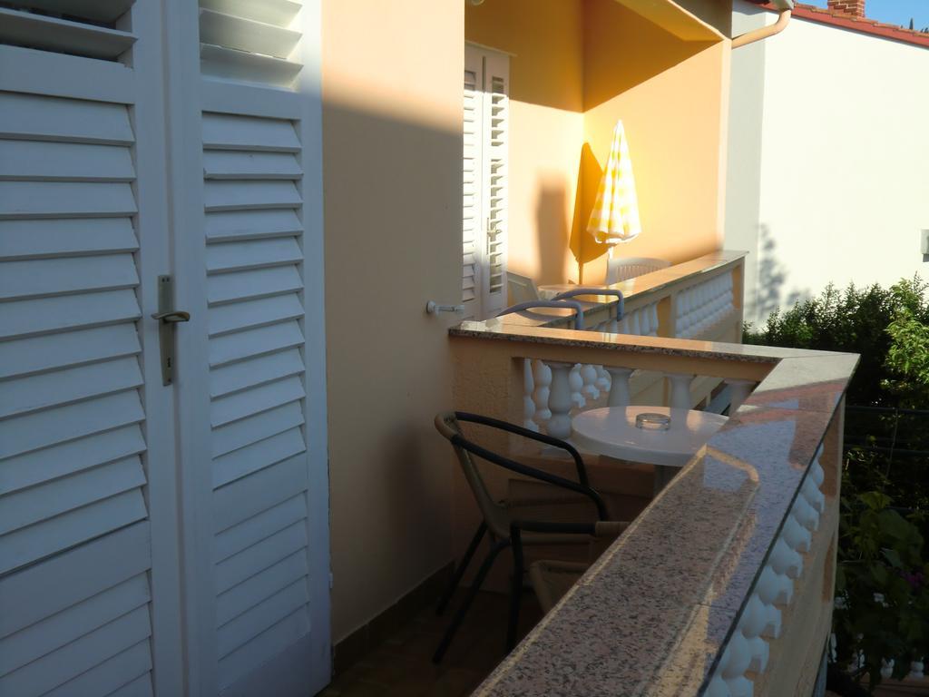 Guest House Sandra 라브 외부 사진