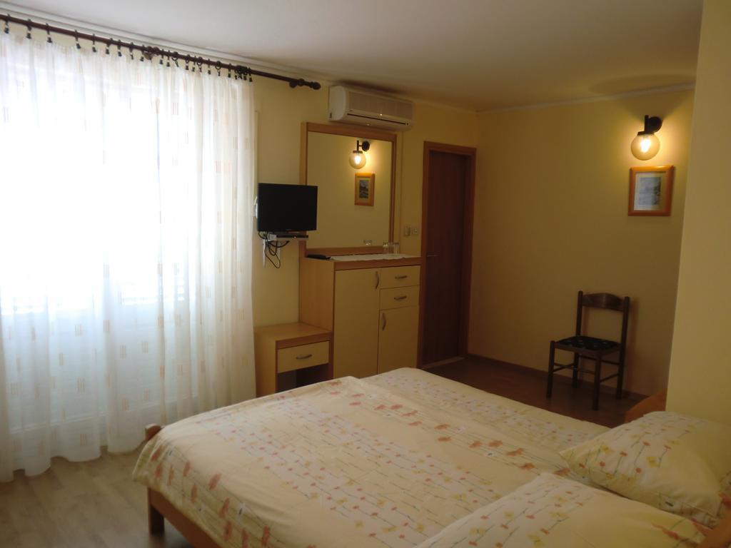 Guest House Sandra 라브 객실 사진