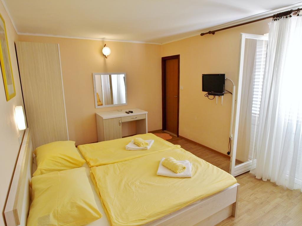Guest House Sandra 라브 외부 사진