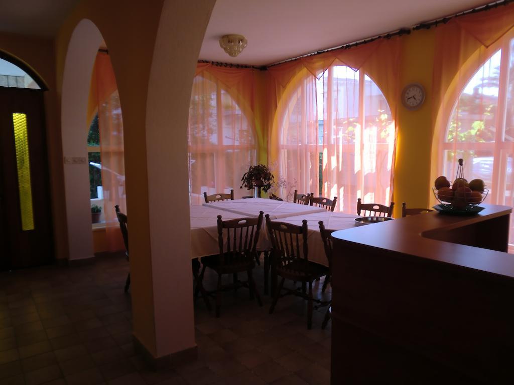 Guest House Sandra 라브 외부 사진