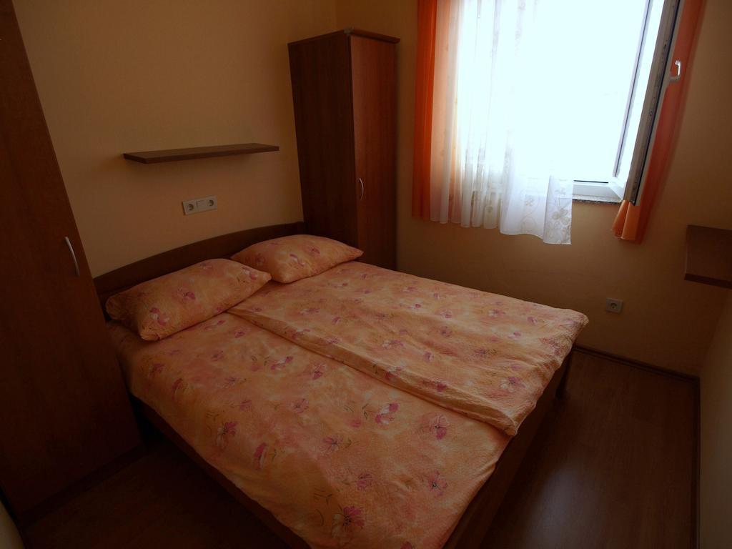Guest House Sandra 라브 객실 사진