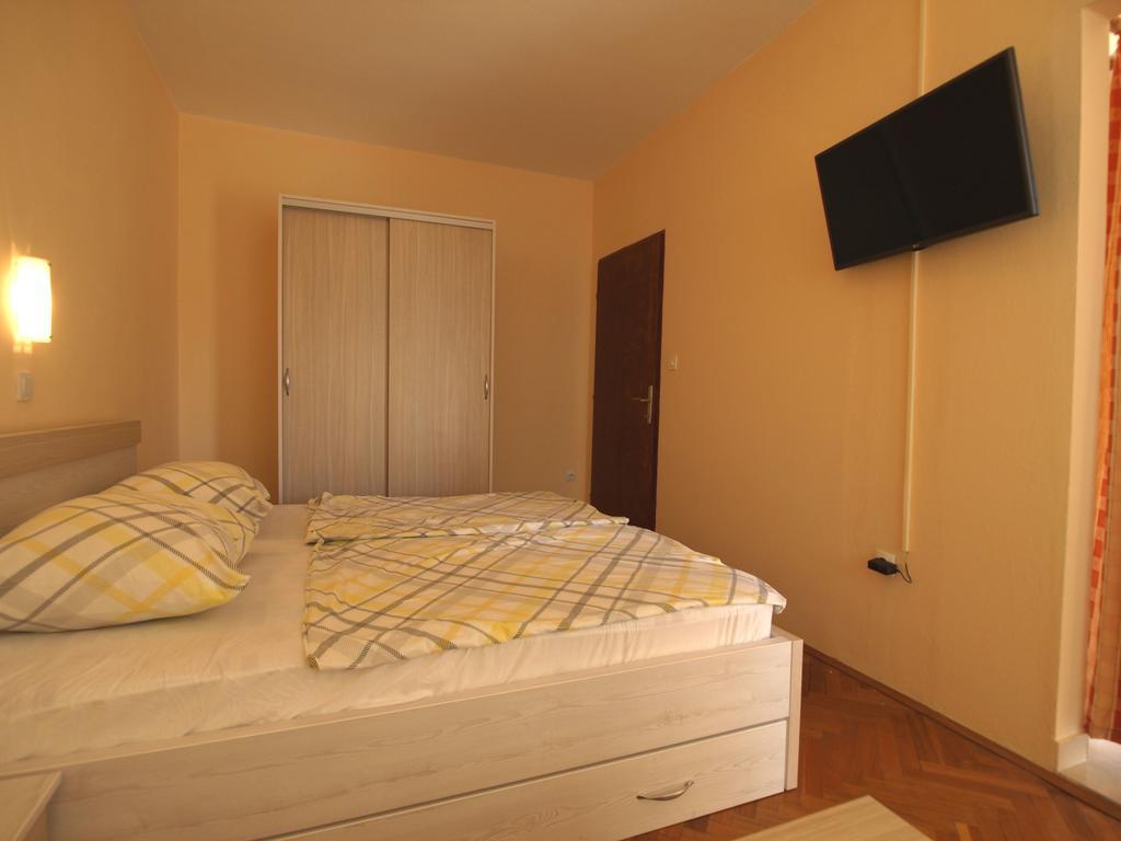 Guest House Sandra 라브 외부 사진