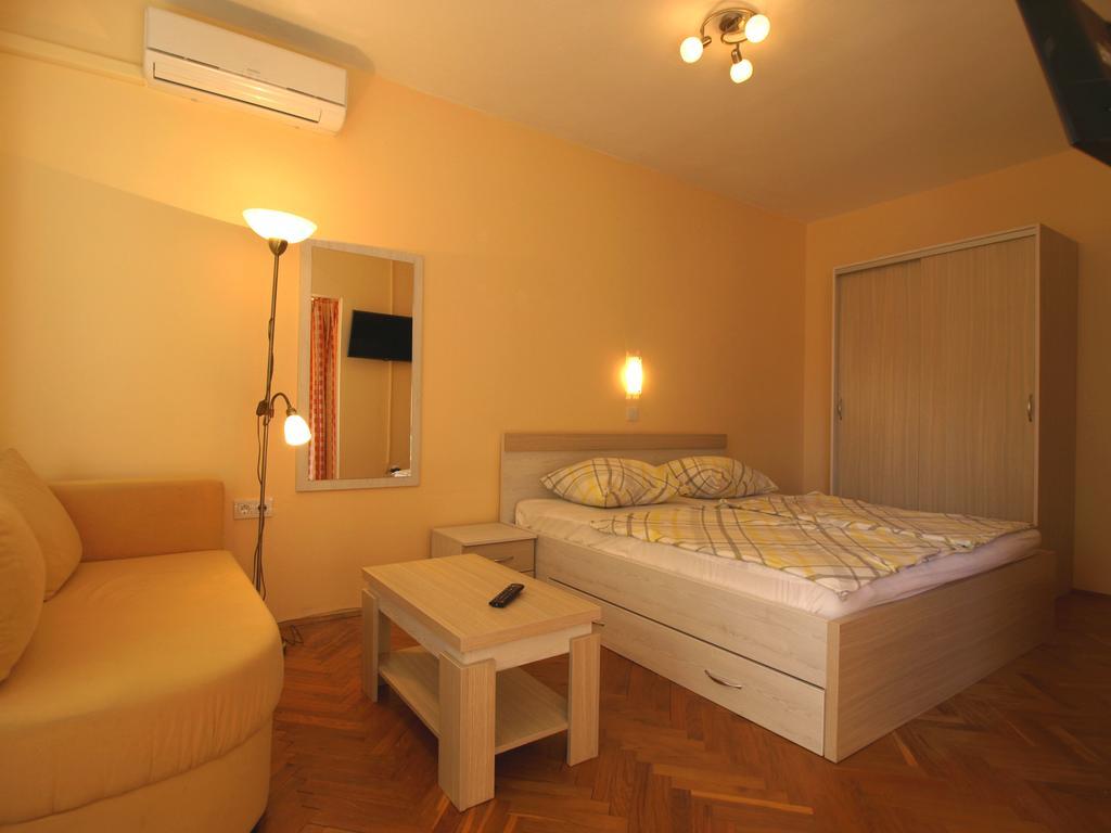 Guest House Sandra 라브 외부 사진