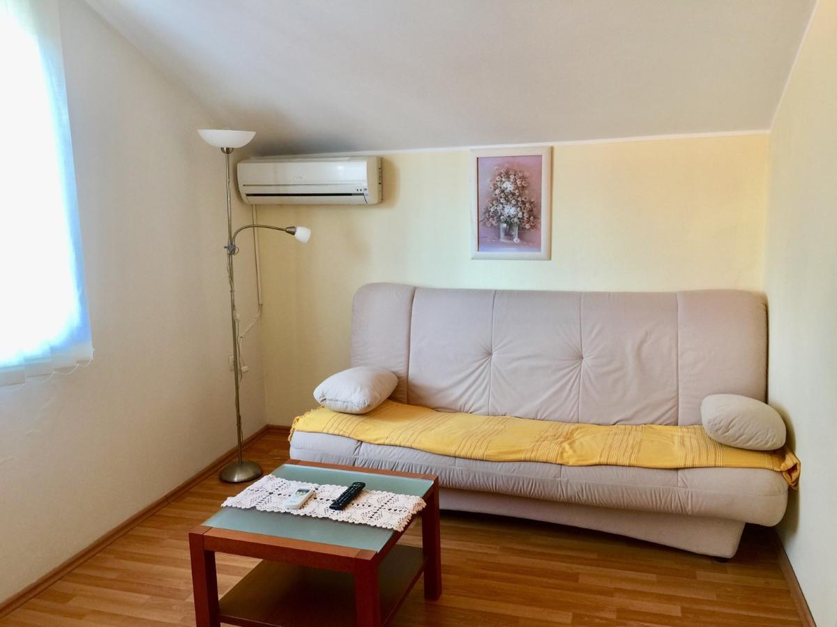 Guest House Sandra 라브 외부 사진
