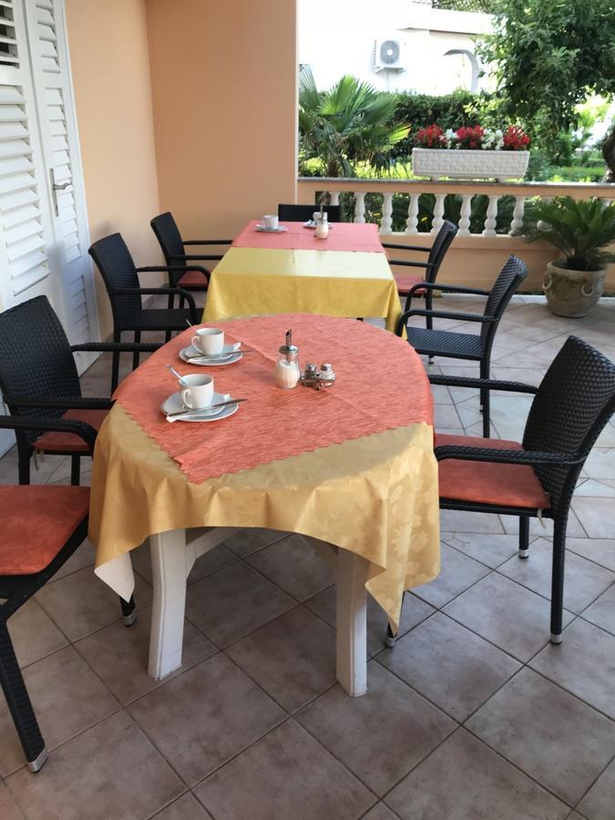 Guest House Sandra 라브 외부 사진