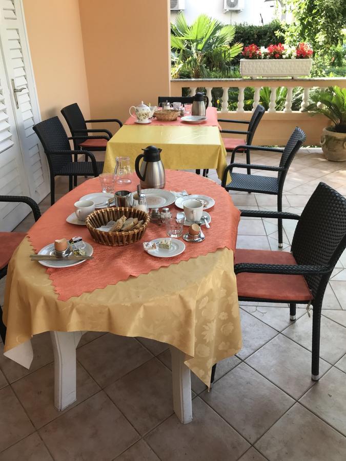 Guest House Sandra 라브 외부 사진